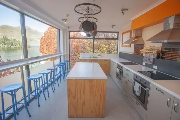 Ortak Ranzalı Oda, Ortak Banyo (One Bed in 6 Bed Dorm)