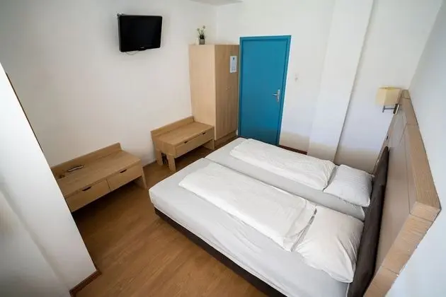 Tek Büyük Yataklı Oda, Ortak Banyo