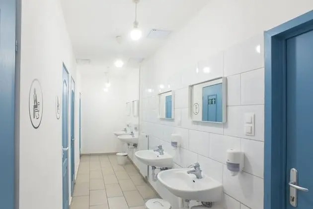 Tek Büyük Yataklı Oda, Ortak Banyo