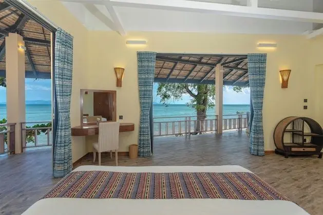 Beachfront 2 bedroom villa