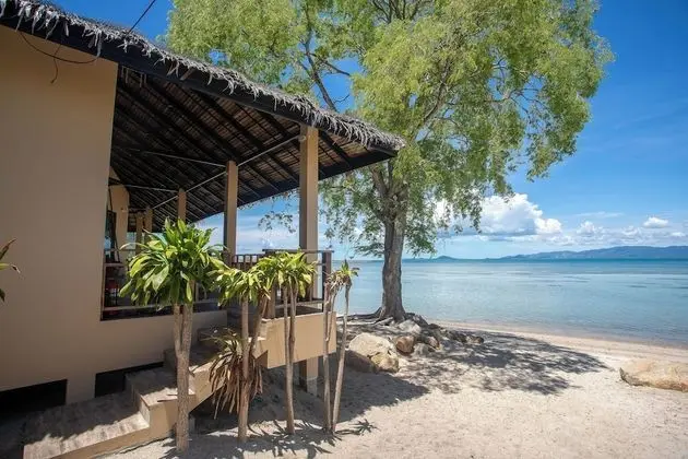 Beachfront 2 bedroom villa