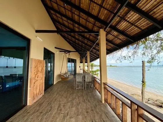 Beachfront 2 bedroom villa