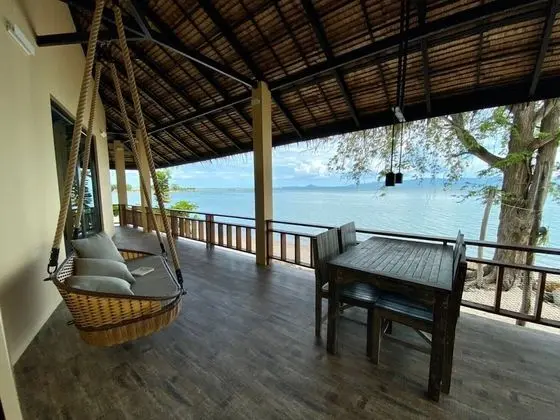 Beachfront 2 bedroom villa