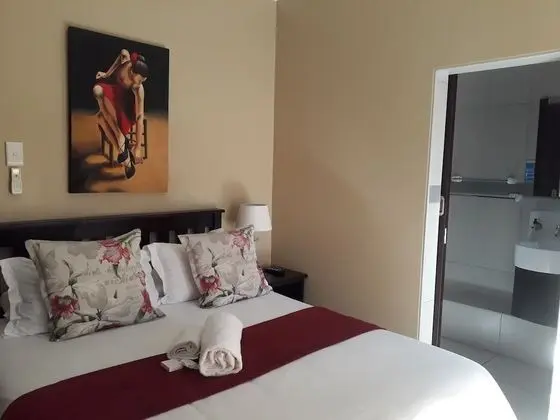 Queen Bedroom
