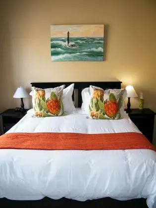 Queen Bedroom