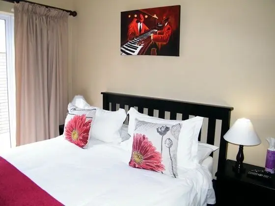 Queen Bedroom