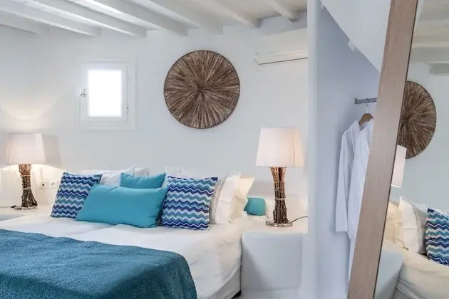 Traditional Ev (Windmill & Outdoor Jacuzzi)