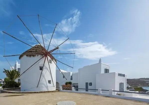 Traditional Ev (Windmill & Outdoor Jacuzzi)