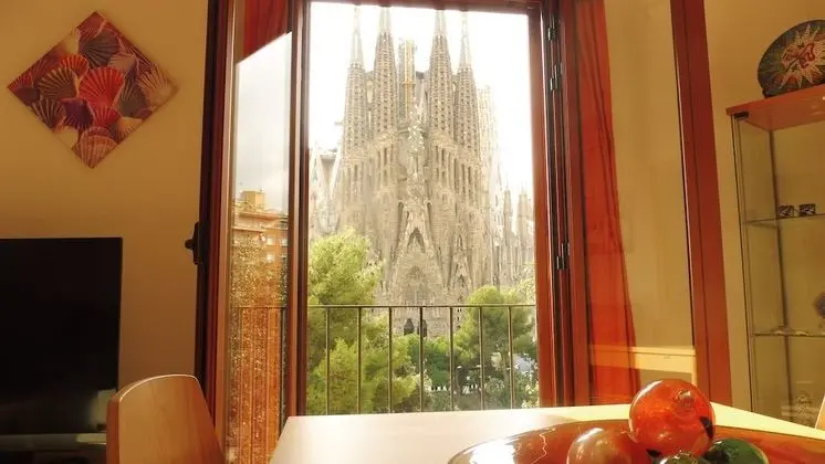 2 Bedrooms Apartments P (Sagrada Familia Views)