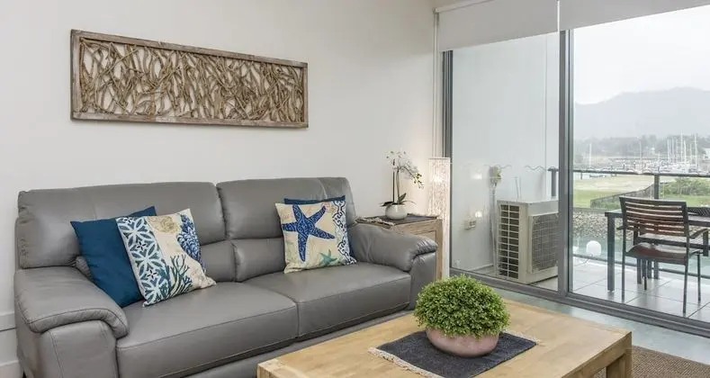 Tek Büyük veya İki Ayrı Yataklı Oda (Hotel Room - Unit 1312)