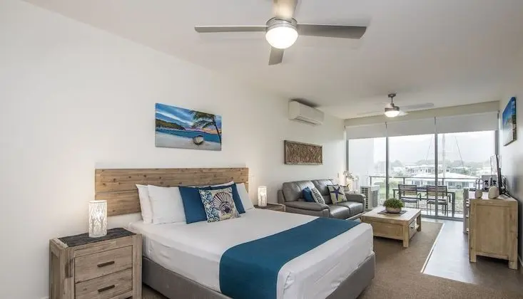 Tek Büyük veya İki Ayrı Yataklı Oda (Hotel Room - Unit 1312)
