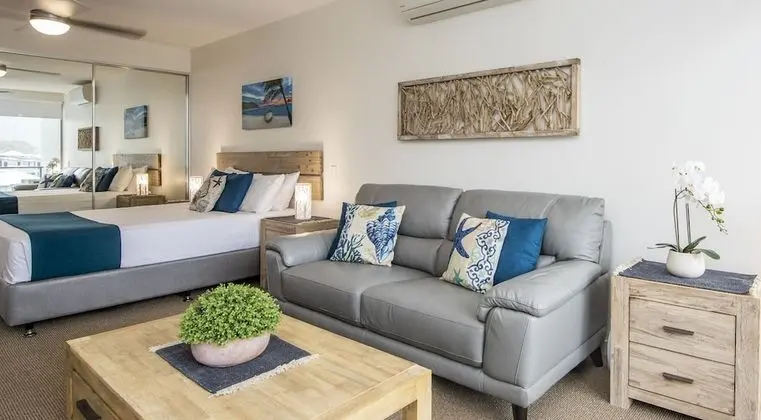 Tek Büyük veya İki Ayrı Yataklı Oda (Hotel Room - Unit 1312)