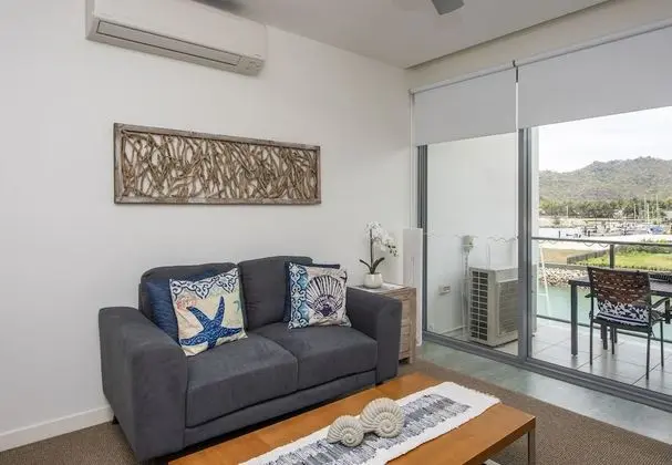Tek Büyük veya İki Ayrı Yataklı Oda (Hotel Room - Unit 1312)