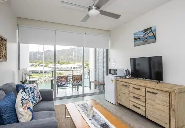 Tek Büyük veya İki Ayrı Yataklı Oda (Hotel Room - Unit 1312)
