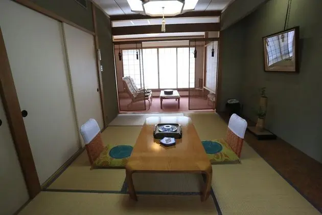 Traditional Oda, Sigara İçilebilir, Nehir Manzaralı (Musuian Japanese Style, for 4 people)