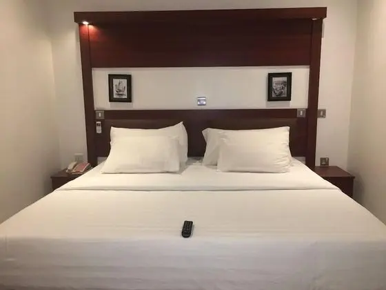 Premium Tek Büyük Yataklı Oda