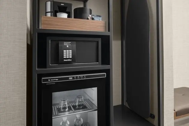 Oda, 1 En Büyük (King) Boy Yatak, Engellilere Uygun, Sigara İçilmez (Mobility w/ Roll-in Shower)