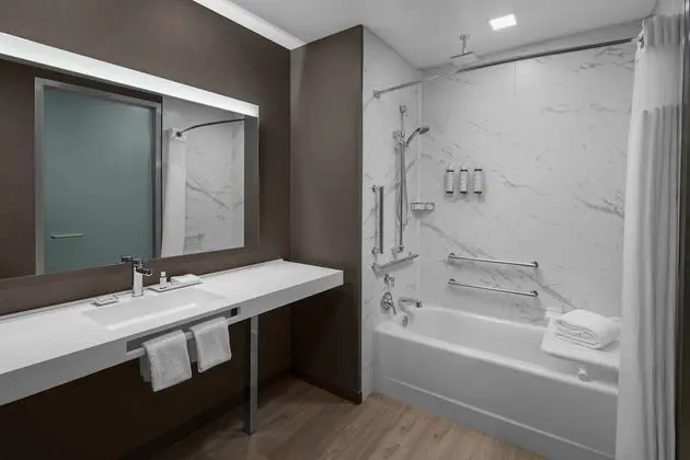 Oda, 1 En Büyük (King) Boy Yatak ve Çekyat, Sigara İçilmez, Şehir Manzaralı