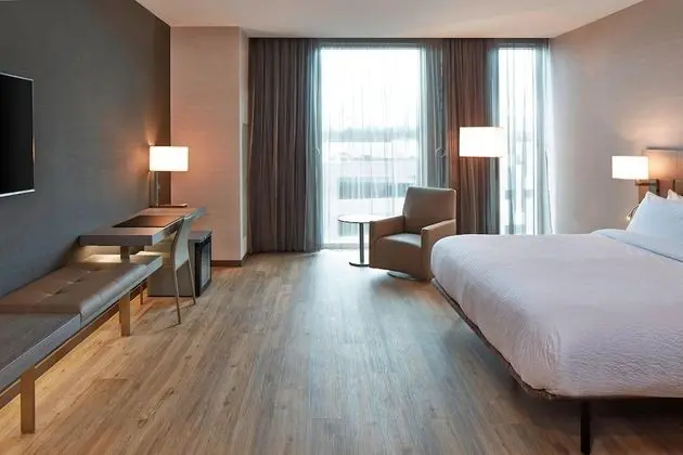 Oda, 1 En Büyük (King) Boy Yatak ve Çekyat, Nehir Manzaralı