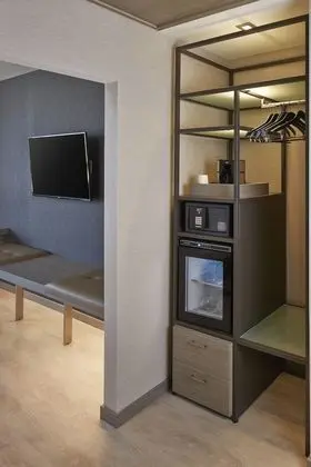 Oda, 1 En Büyük (King) Boy Yatak, Şehir Manzaralı (Mobility Accessible, Roll-In Shower)