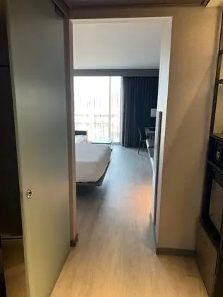 Oda, 1 En Büyük (King) Boy Yatak, Şehir Manzaralı (Mobility Accessible, Roll-In Shower)