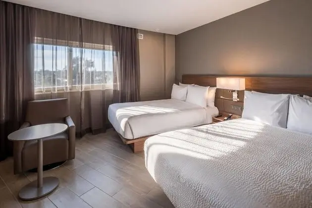 Oda, 2 Çift Kişilik Yatak, Şehir Manzaralı