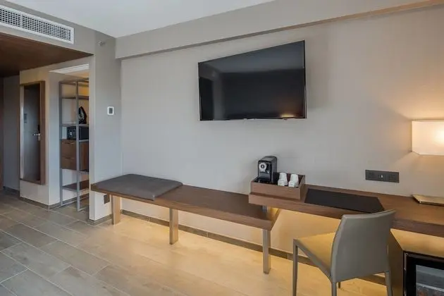 Oda, 2 Çift Kişilik Yatak, Şehir Manzaralı