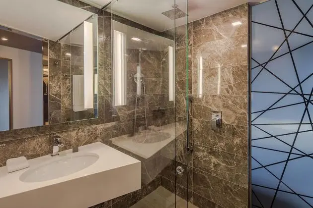 Oda, 2 Çift Kişilik Yatak, Şehir Manzaralı