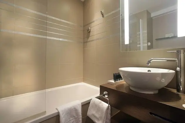Oda, 1 Büyük (Queen) Boy Yatak, Balkon, Şehir Manzaralı