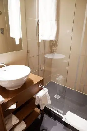 Oda, 1 Büyük (Queen) Boy Yatak, Balkon, Şehir Manzaralı