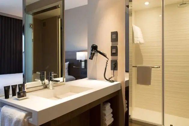 Oda, 2 Çift Kişilik Yatak (Mobility Accessible, Roll-In Shower)