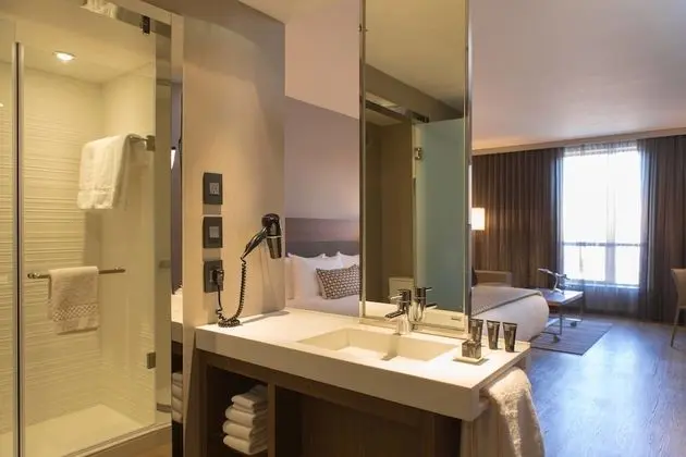 Oda, 2 Çift Kişilik Yatak (Mobility Accessible, Roll-In Shower)