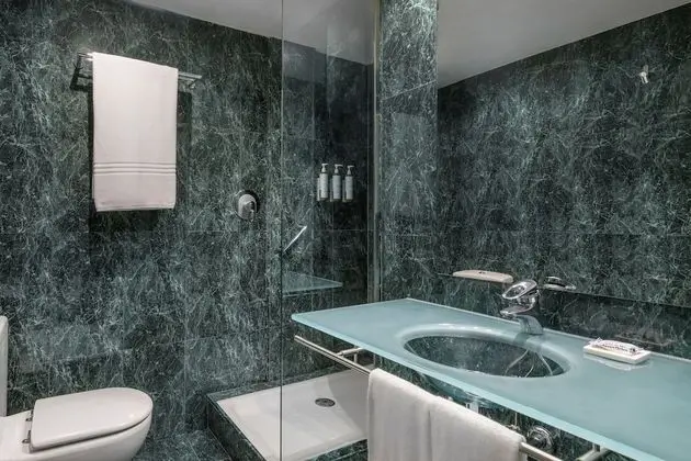 Standard Oda, 1 Büyük (Queen) Boy Yatak