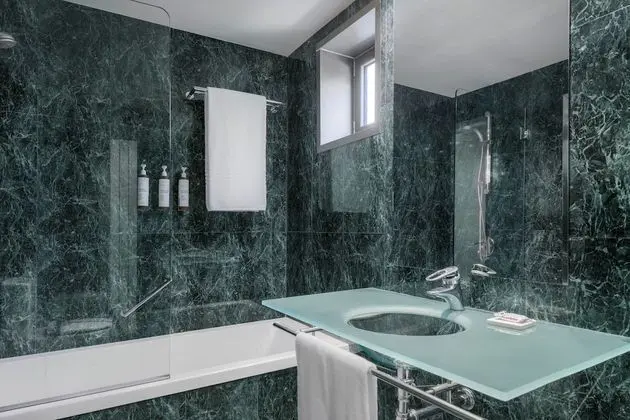 Standard Oda, 1 Büyük (Queen) Boy Yatak