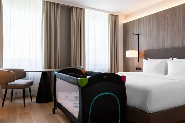 Junior Süit, 1 En Büyük (King) Boy Yatak ve Çekyat, Sigara İçilmez