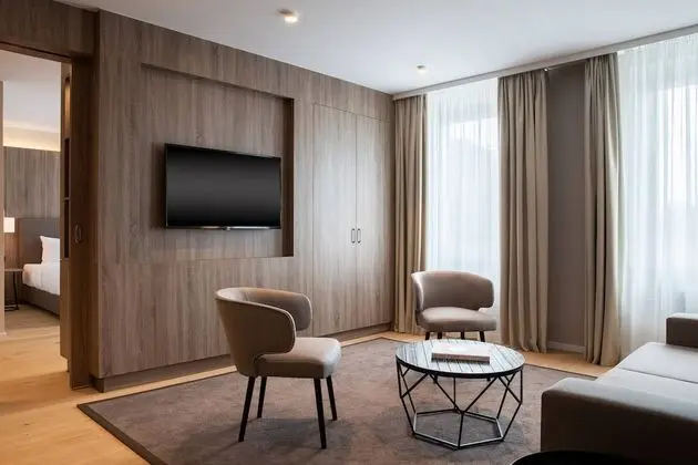 Junior Süit, 1 En Büyük (King) Boy Yatak ve Çekyat, Sigara İçilmez