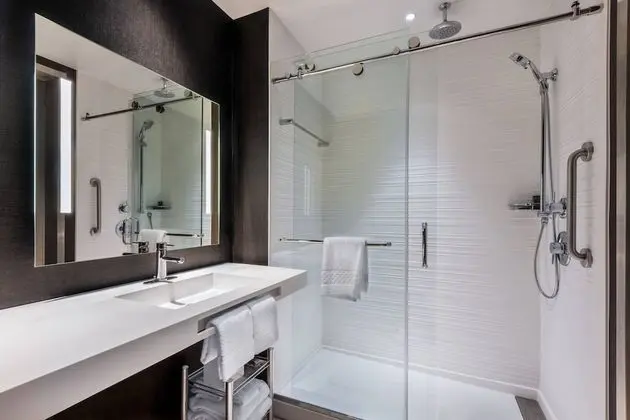 Oda, 1 En Büyük (King) Boy Yatak ve Çekyat, Sigara İçilmez, Balkon