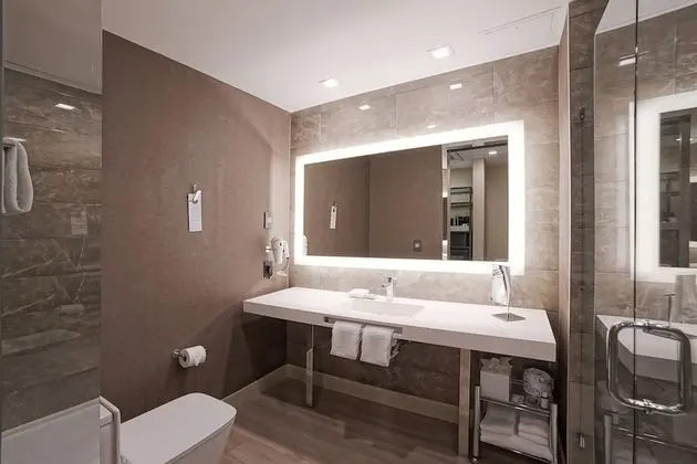 Oda, 2 Büyük (Queen) Boy Yatak, Sigara İçilmez, Şehir Manzaralı