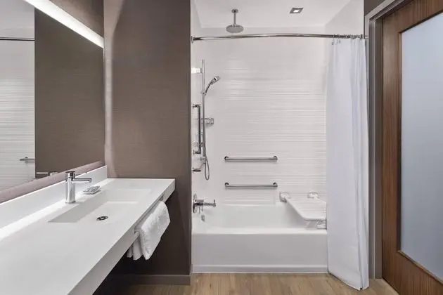 Oda, 2 Büyük (Queen) Boy Yatak (Mobility Accessible, Tub)