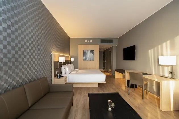 Oda, 1 En Büyük (King) Boy Yatak ve Çekyat, Şehir Manzaralı
