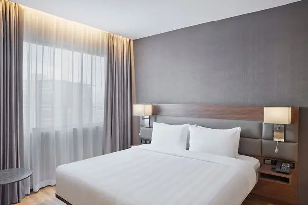 Oda, 1 En Büyük (King) Boy Yatak ve Çekyat, Şehir Manzaralı