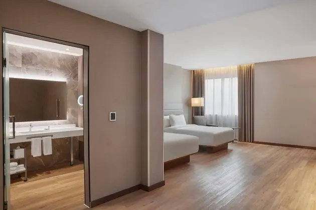 Oda, 2 Çift Kişilik Yatak, Şehir Manzaralı