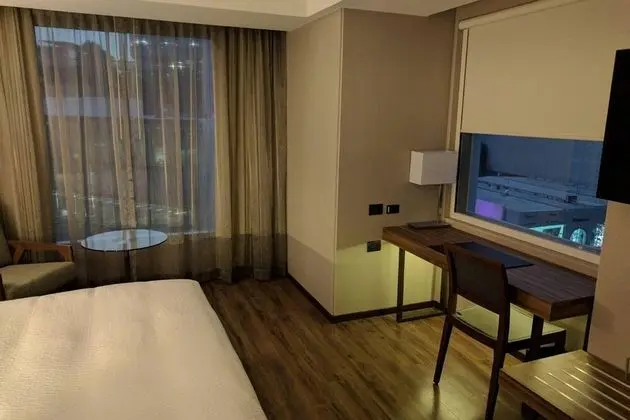 Oda, 1 En Büyük (King) Boy Yatak, Şehir Manzaralı, Köşe