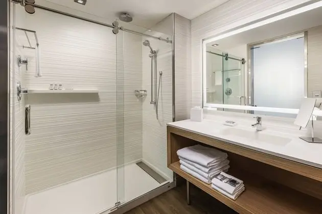 Oda, 1 En Büyük (King) Boy Yatak, Sigara İçilmez (High Floor)