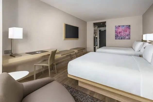 Oda, 2 Büyük (Queen) Boy Yatak, Sigara İçilmez, Şehir Manzaralı