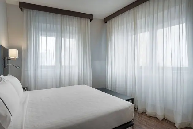 Standard Oda, 1 En Büyük (King) Boy Yatak ve Çekyat, Şehir Manzaralı