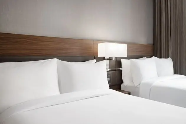 Oda, 2 Çift Kişilik Yatak, Nehir Manzaralı (Mobility Accessible, Roll-In Shower)