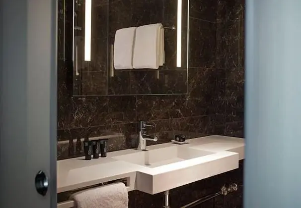 Oda, 1 En Büyük (King) Boy Yatak ve Çekyat (Mobility/Hearing Accessible, Tub)