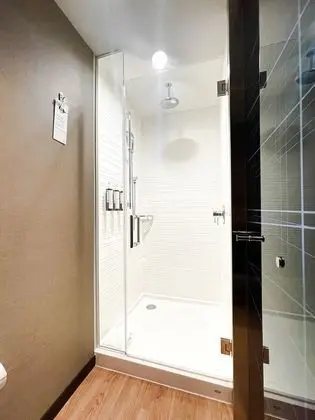 Oda, 1 En Büyük (King) Boy Yatak, Şehir Manzaralı, Köşe