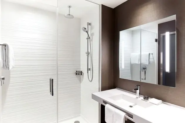 Oda, 1 En Büyük (King) Boy Yatak ve Çekyat, Şehir Manzaralı